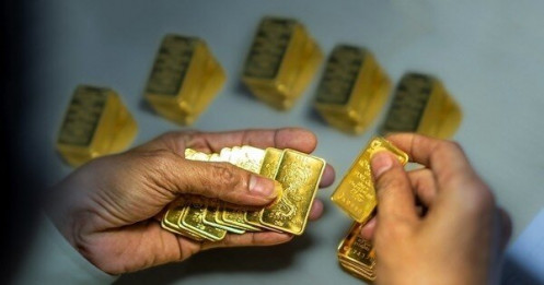 Sắp có biện pháp xử lý giá vàng ‘một mình một chợ’