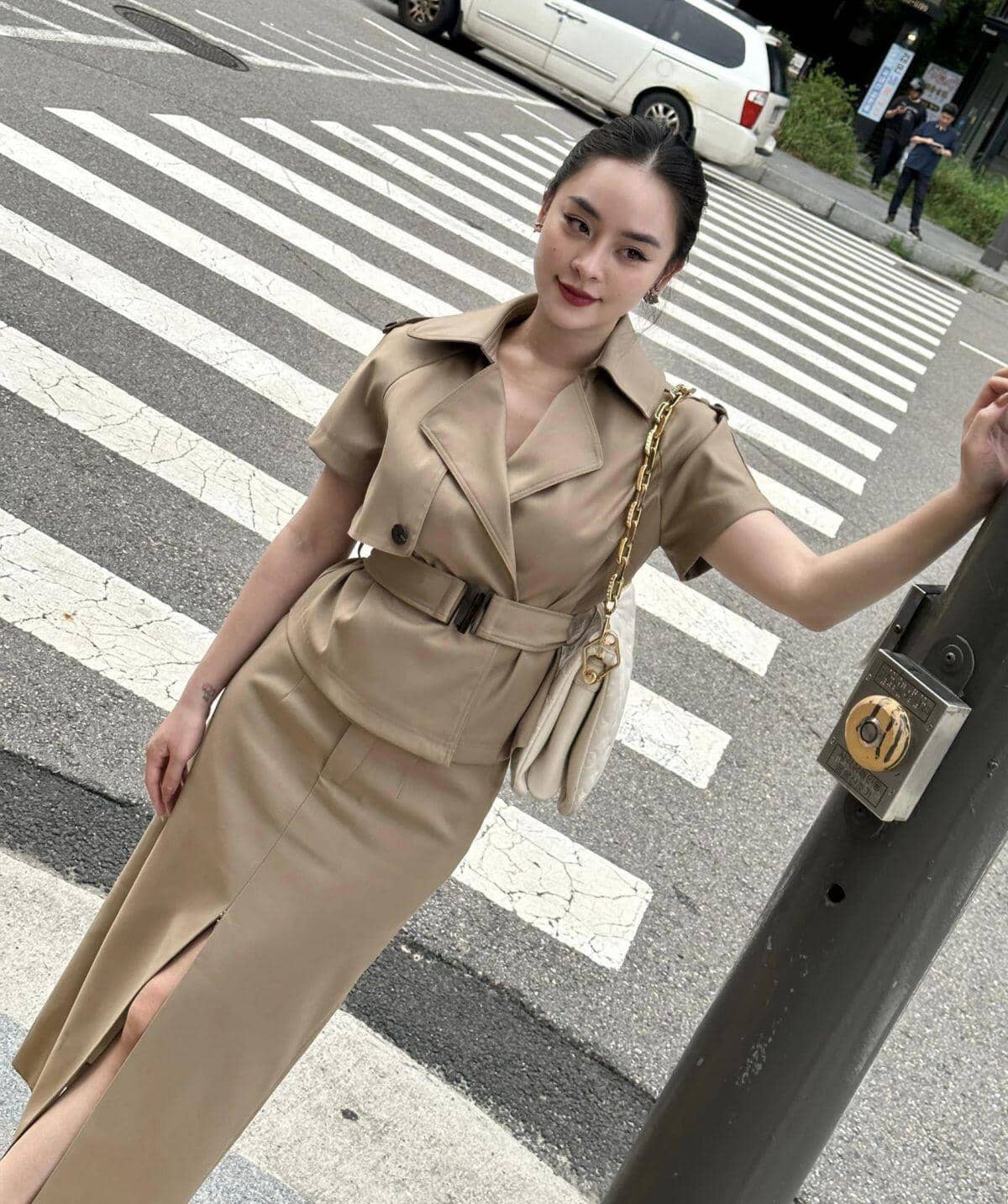 "Ngọc nữ lookbook" khoe "kho báu hàng hiệu" chất đầy tủ khiến fans mê mẩn