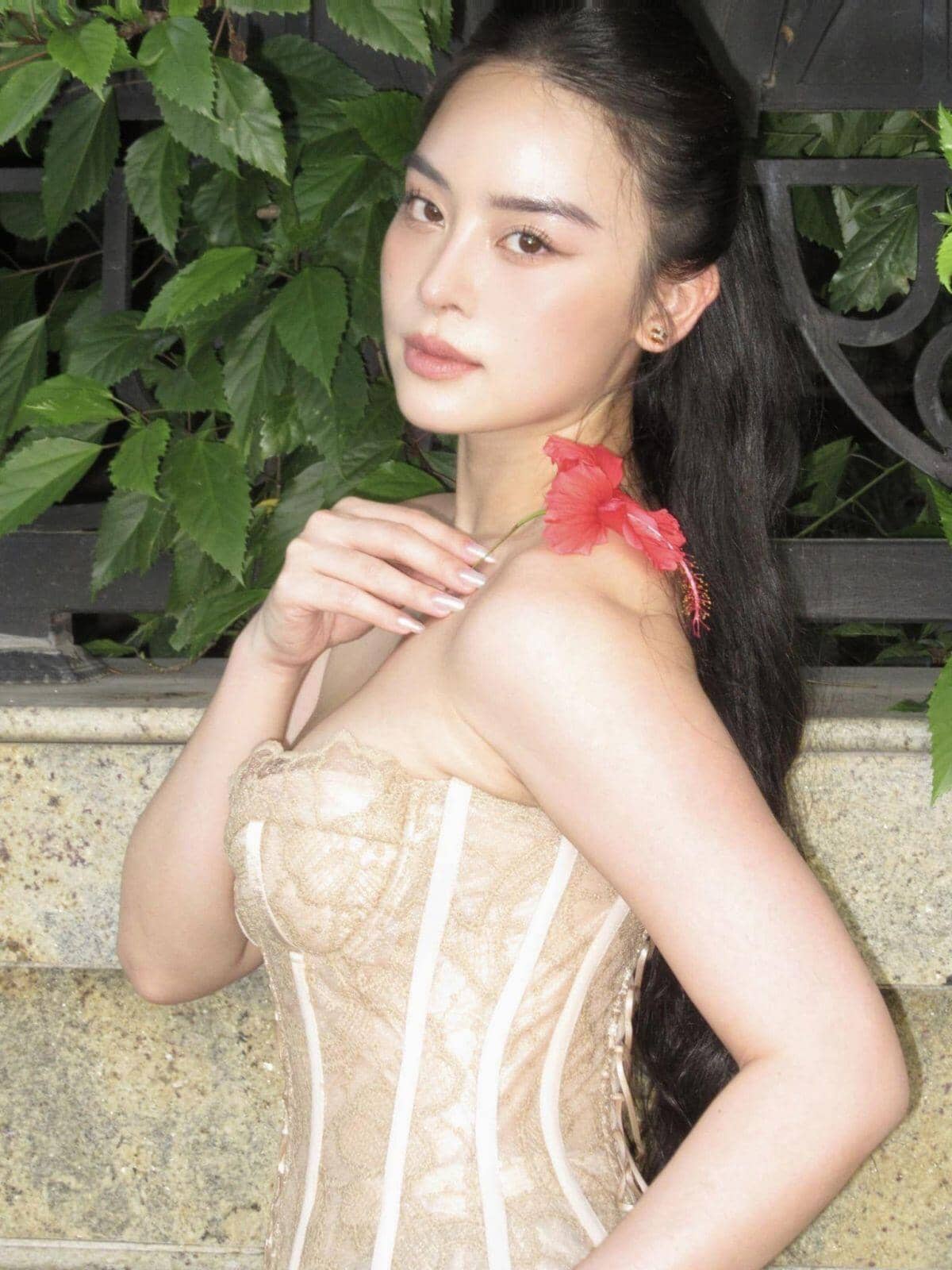 "Ngọc nữ lookbook" khoe "kho báu hàng hiệu" chất đầy tủ khiến fans mê mẩn