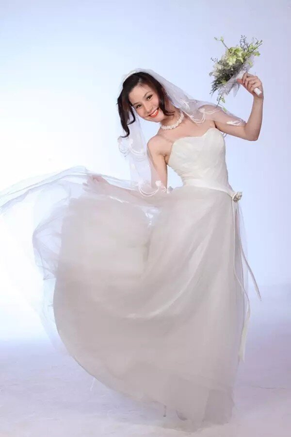 Dự đoán váy cưới của Diễm My 9x, sẽ là "cô dâu của năm"?