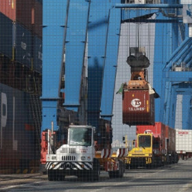 Lấy lại được 4 container xuất khẩu tưởng đã "mất trắng" ở Dubai
