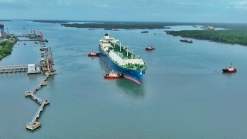 Chuyến tàu LNG đầu tiên đưa Việt Nam trở thành “điểm sáng” LNG toàn cầu
