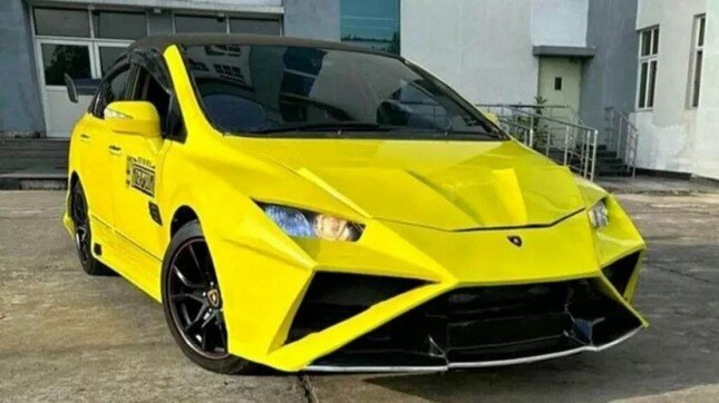 Honda Civic trang trí phong cách siêu xe Lamborghini