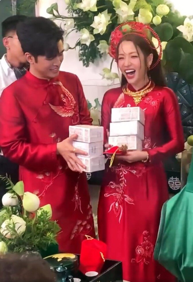 Sính lễ 4 đám cưới Puka - Gin Tuấn Kiệt: 1000 viên kim cương, 14 tráp rồng phượng, 20 cây vàng, 500 triệu tiền mặt