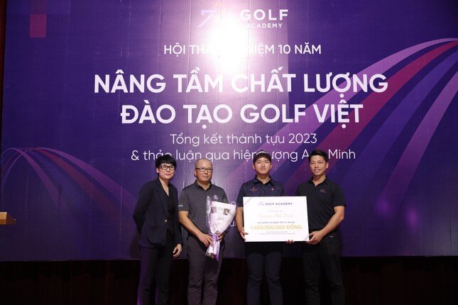 Nguyễn Anh Minh nhận học bổng golf trị giá 1,6 tỷ đồng