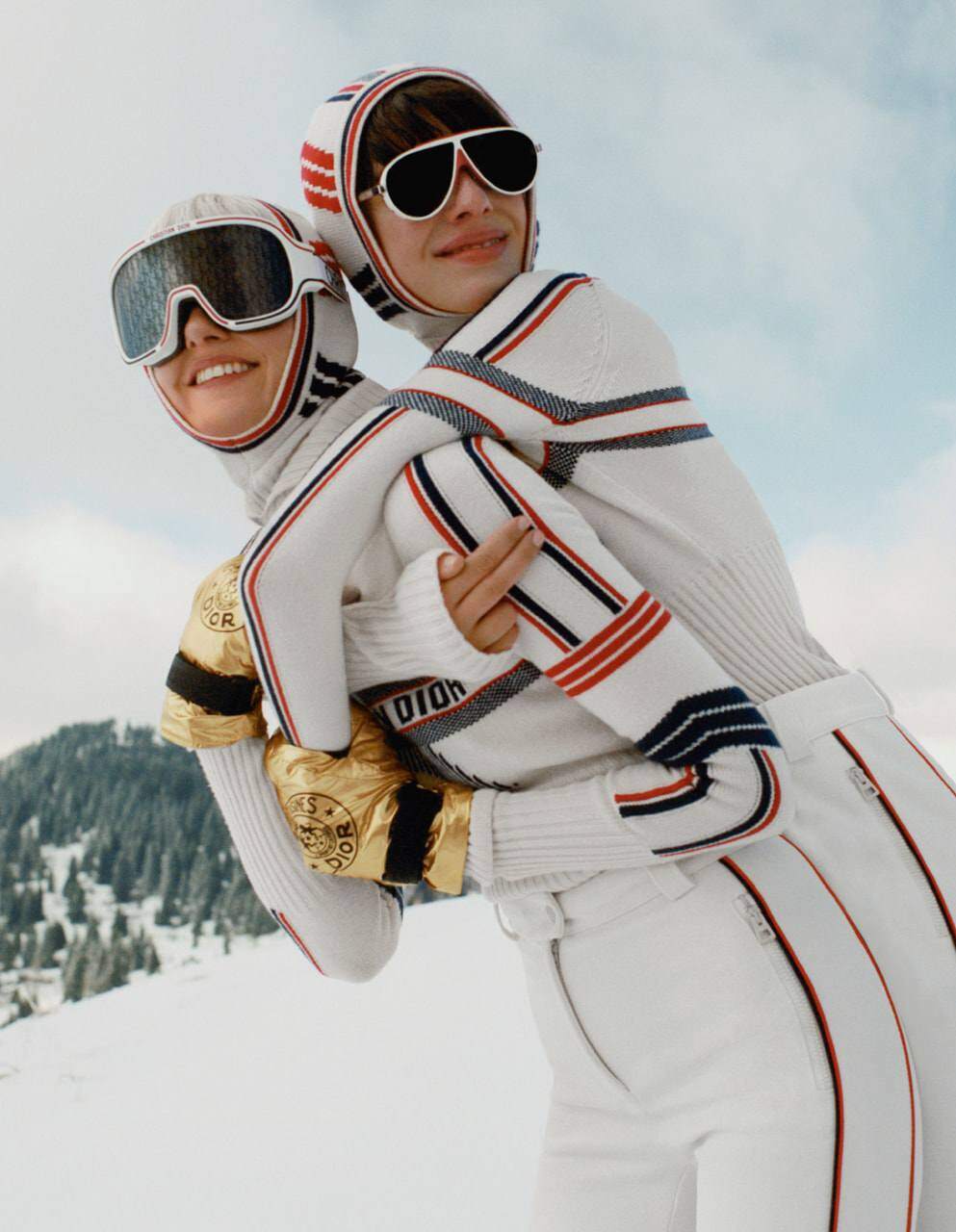 Dior đi đến những ngọn núi phủ tuyết cho bộ sưu tập capsule "DiorAlps" mới