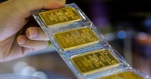 Vàng trong nước tăng bất chấp giá thế giới đột ngột giảm mạnh