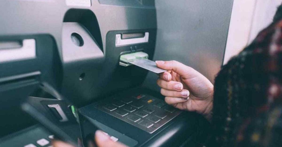 Nếu không muốn mất sạch tiền từ thẻ ATM, bạn nên biết "mẹo hay" này