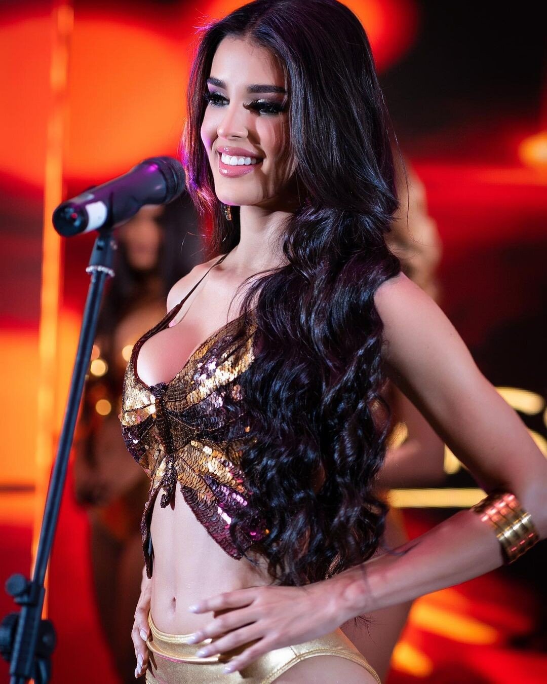 Nhan sắc gây tiếc nuối của người đẹp giành ngôi Á hậu Venezuela