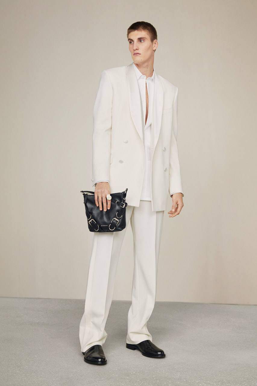 Givenchy Pre-Fall 2024 nổi bật với kỹ thuật đường may tinh tế