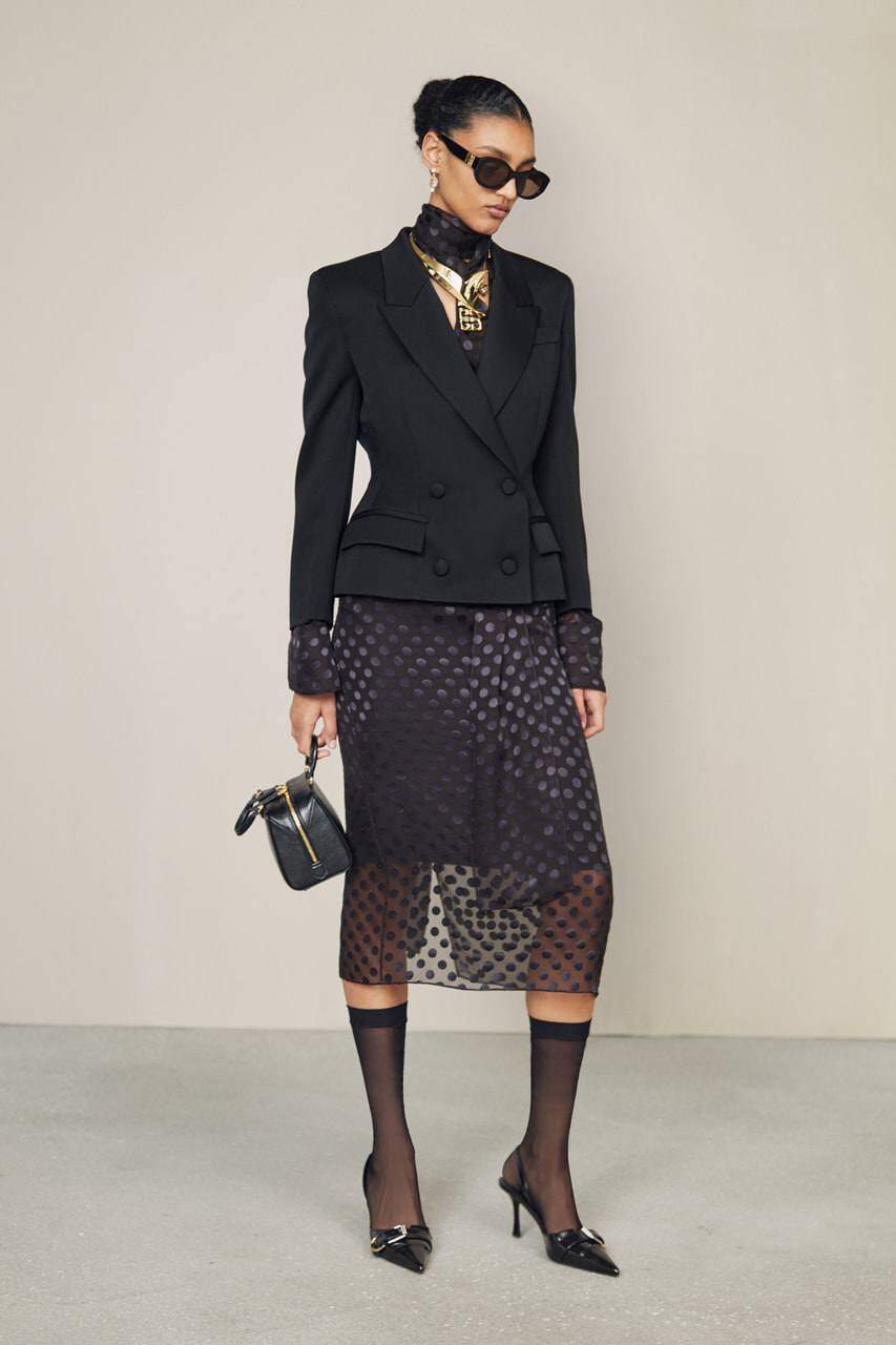Givenchy Pre-Fall 2024 nổi bật với kỹ thuật đường may tinh tế
