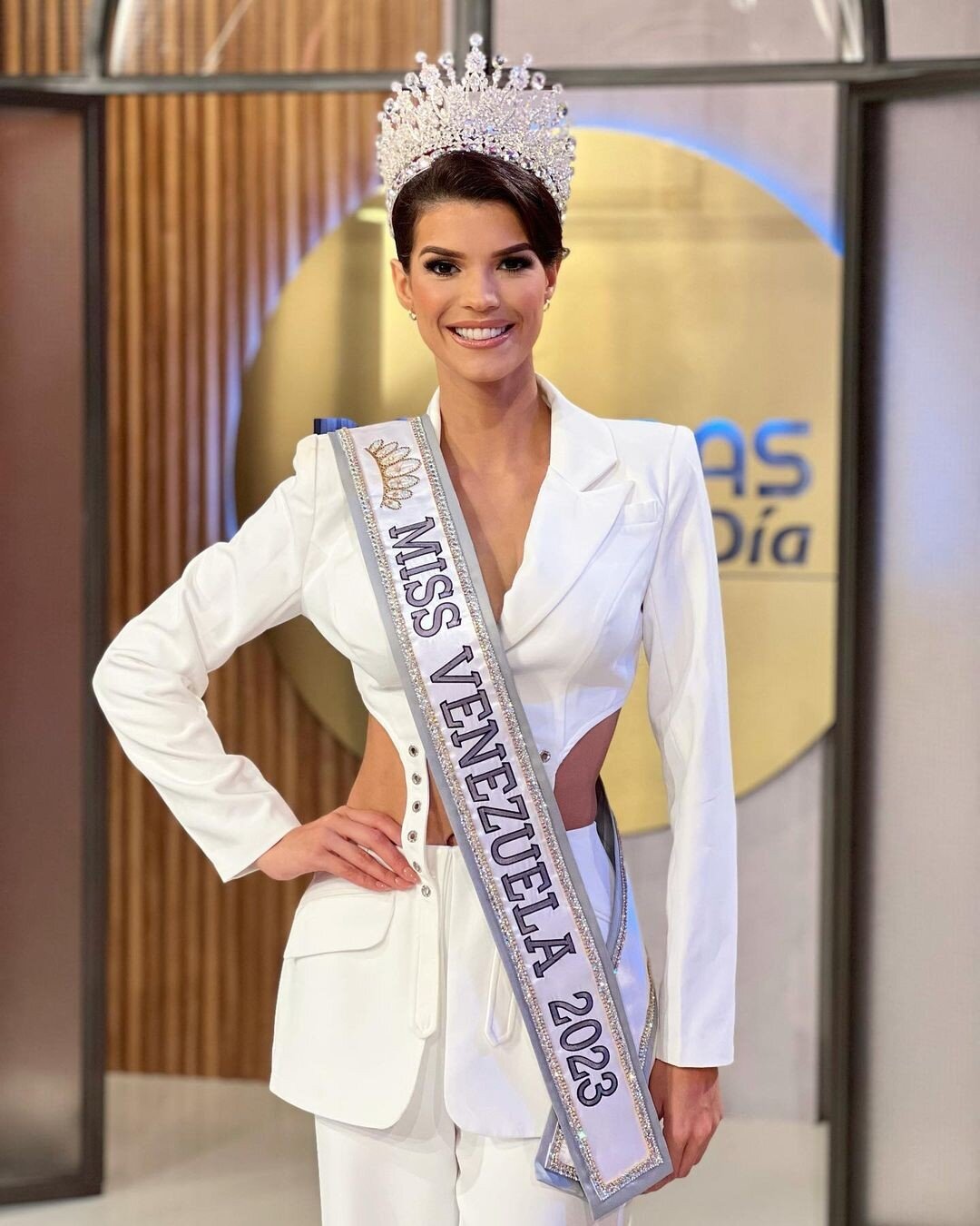 Tân Hoa hậu Hoàn vũ Venezuela 27 tuổi bị chê như 40