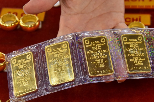 Vàng trong nước 'bất động' vẫn cao hơn thế giới 13 triệu đồng/lượng