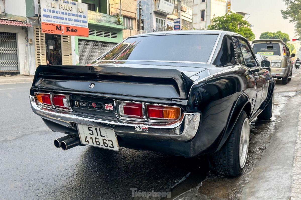 Xế cổ Toyota Celica hàng hiếm xuống phố Sài Gòn