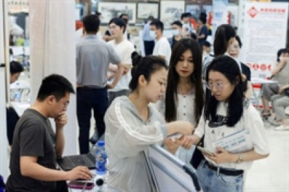 Kinh tế Trung Quốc tăng trưởng 5.2% trong năm 2023, tỷ lệ thất nghiệp của người trẻ gần 15%