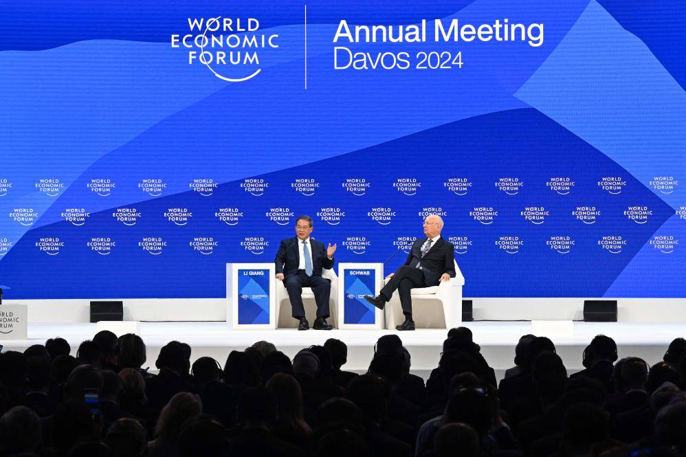 Tại Davos, Thủ tướng Trung Quốc bất ngờ tiết lộ thành tích kinh tế