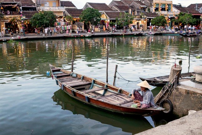 Thấy gì từ việc người Việt ồ ạt đi du lịch nước ngoài?