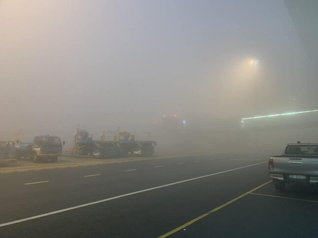 Gần 100 chuyến bay 'bất động' trong sương mù ở Nội Bài