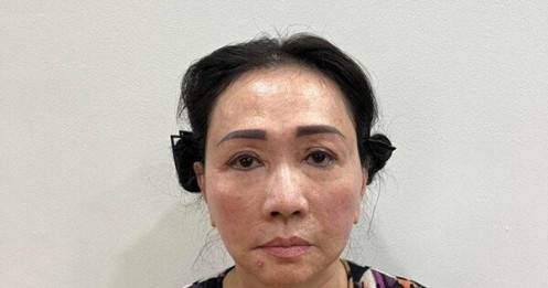 Bà Trương Mỹ Lan cùng nhiều bị cáo được di lý về TPHCM chuẩn bị cho phiên xét xử