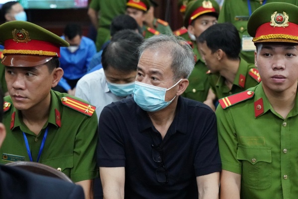Ai đã "ngó lơ" để Trương Mỹ Lan gây thiệt hại hơn 677 ngàn tỉ đồng?