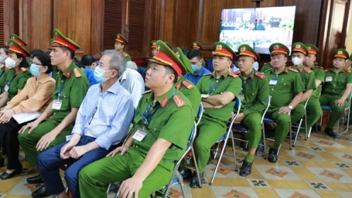 Trương Mỹ Lan tặng thưởng tất cả nhân viên SCB vì "sự cống hiến vất vả"