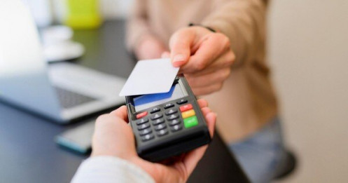 Tá hỏa kiểm tra thẻ tín dụng sau vụ vay 8,5 triệu 'ôm nợ' 8,8 tỷ đồng