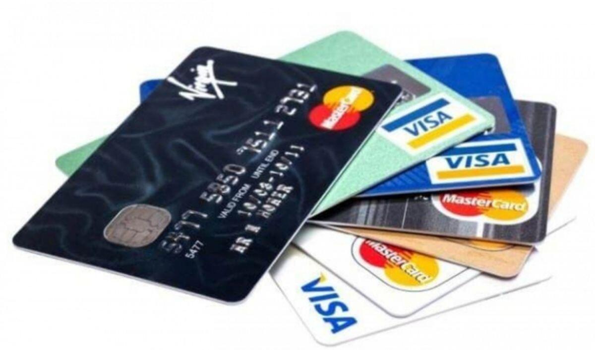 Từ vụ chủ thẻ nợ 8,5 triệu đồng thành 8,8 tỷ đồng: Thẻ tín dụng có những loại phí nào?