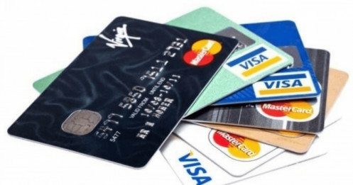 Từ vụ chủ thẻ nợ 8,5 triệu đồng thành 8,8 tỷ đồng: Thẻ tín dụng có những loại phí nào?