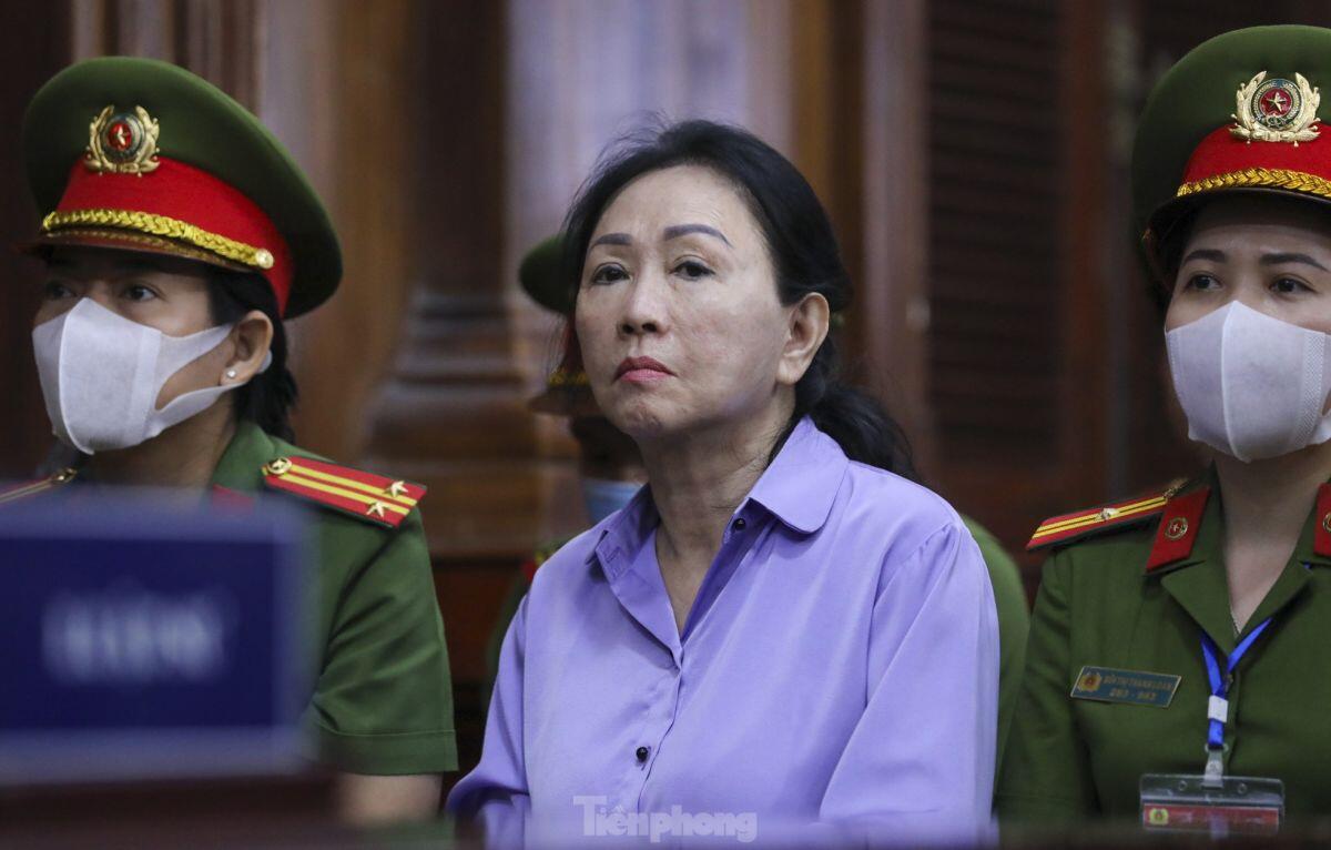 Gương mặt thất thần của bà Trương Mỹ Lan sau khi bị đề nghị tuyên án tử