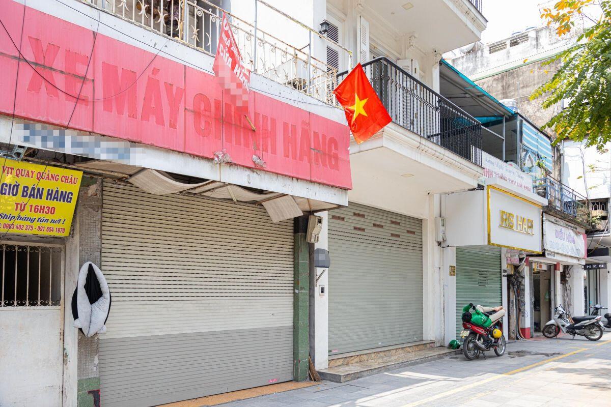 Loạt cửa hàng giữa phố Huế im lìm đóng cửa, chủ nhà ngóng khách thuê