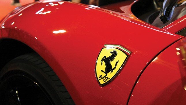 Cổ phiếu Ferrari đạt mức cao nhất mọi thời đại trong bối cảnh nhu cầu ô tô hạng sang tăng mạnh