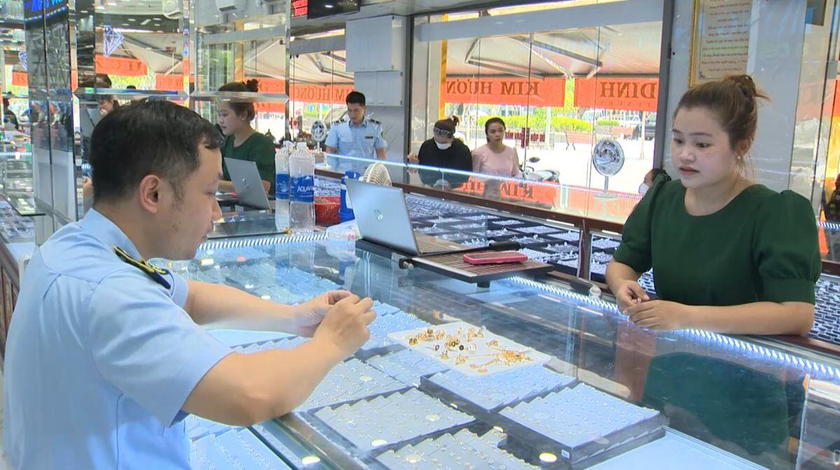 An Giang: Kiểm tra tiệm vàng lớn nhất thành phố Long Xuyên