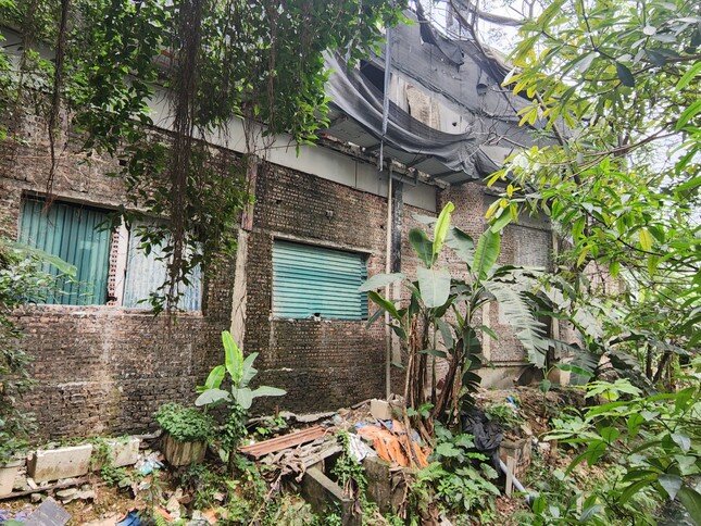 Vụ chủ tịch phường ở Hà Nội nhận hối lộ: Cận cảnh công trình không phép được ‘ngó lơ’