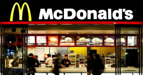 Bị phản ứng dữ dội vì 'đu trend' phản cảm, McDonald's Việt Nam lập tức xin lỗi