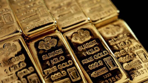 Giá vàng thế giới tuột khỏi kỷ lục, thấp hơn trong nước 16 triệu đồng/lượng