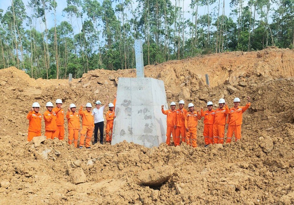 Đẩy nhanh tiến độ dự án đường dây 500kV mạch 3 qua tỉnh Nghệ An