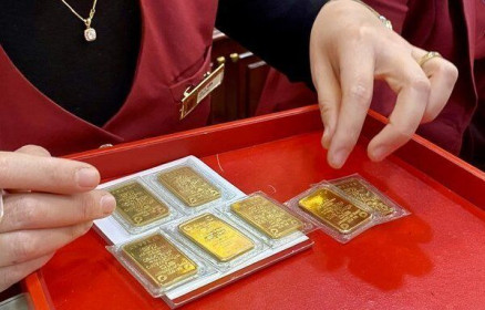 Chuyên gia khuyến cáo người dân nên hạn chế mua vàng trong ngắn hạn