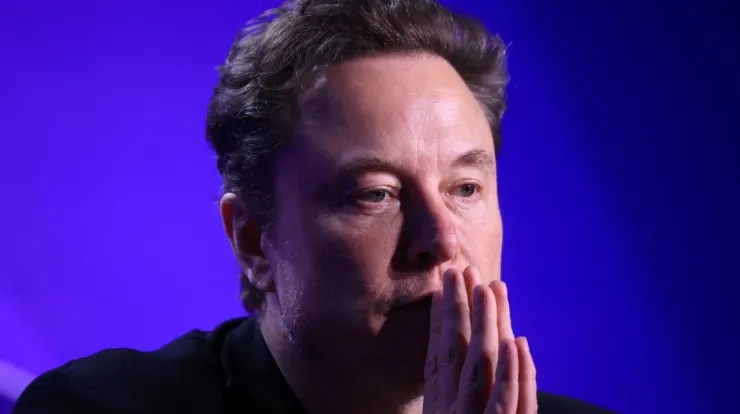 Tỷ phú Elon Musk dọa cấm iPhone