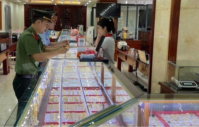 Xử phạt 6 cơ sở kinh doanh vàng ở Nghệ An