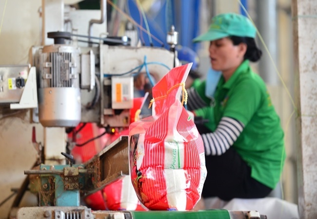 Chính phủ yêu cầu tiếp tục giảm lãi suất cho vay