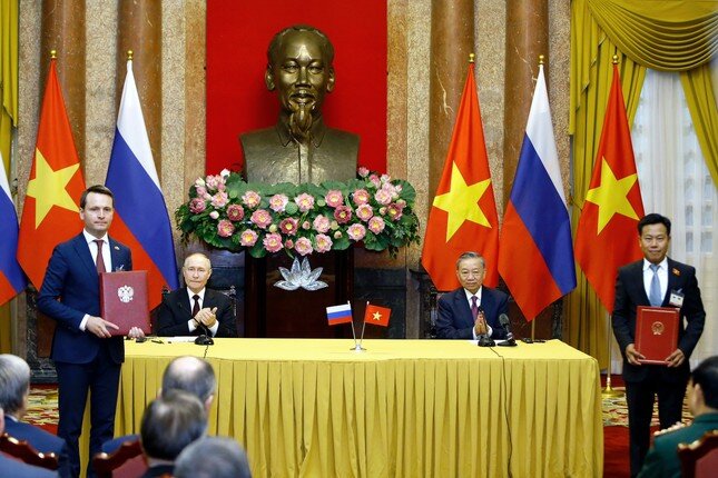 Việt Nam - Liên bang Nga ký 11 văn kiện hợp tác