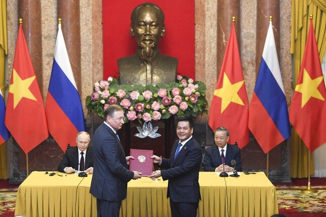 Việt Nam - Liên bang Nga ký 11 văn kiện hợp tác