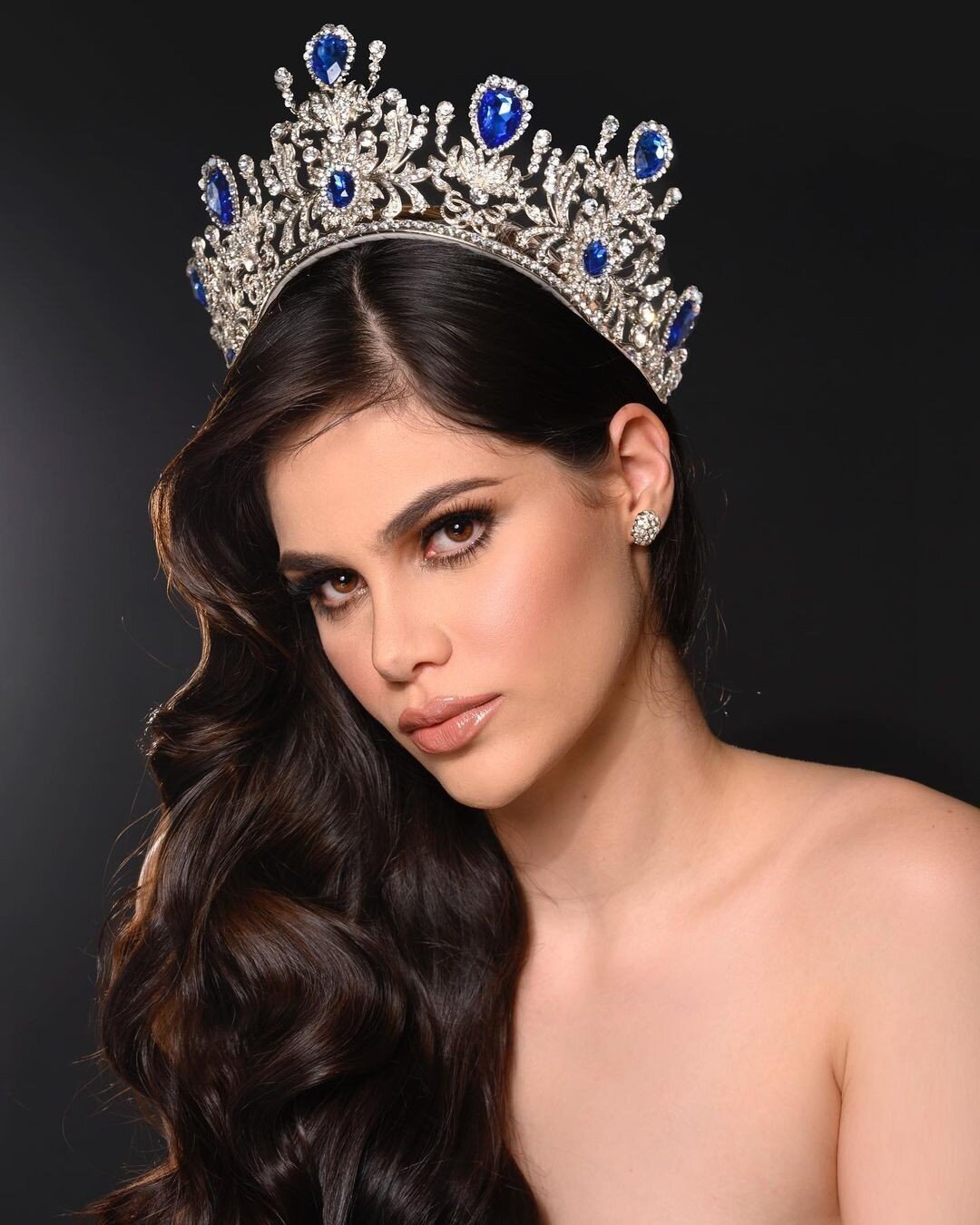 Nữ ca sĩ cao 1,82 m trở thành Hoa hậu Hòa bình Venezuela 2024