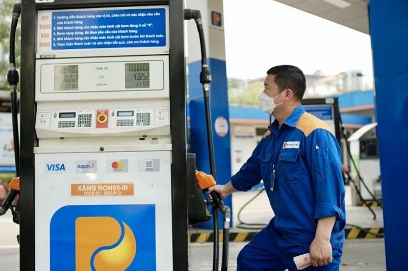 Doanh nghiệp tự quyết giá xăng dầu: Cần có cơ chế kiểm soát chặt chẽ