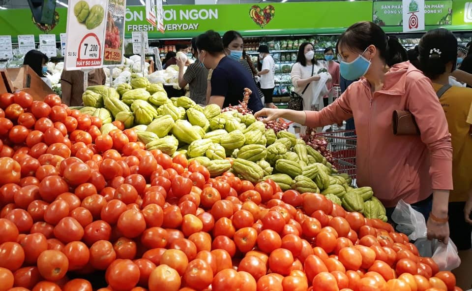 Siêu thị ngăn chặn tình trạng "té nước" theo lương
