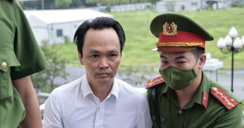 Hình ảnh dẫn giải cựu Chủ tịch Tập đoàn FLC Trịnh Văn Quyết ra tòa