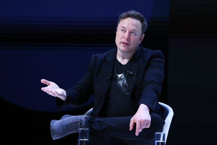 Elon Musk: Tesla sẽ sử dụng robot hình người vào năm 2025