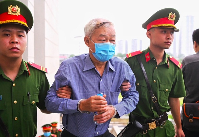 Xét xử ông Trịnh Văn Quyết: Dàn cựu lãnh đạo HOSE thừa nhận chỉ đạo cấp dưới 'làm nhanh' hồ sơ