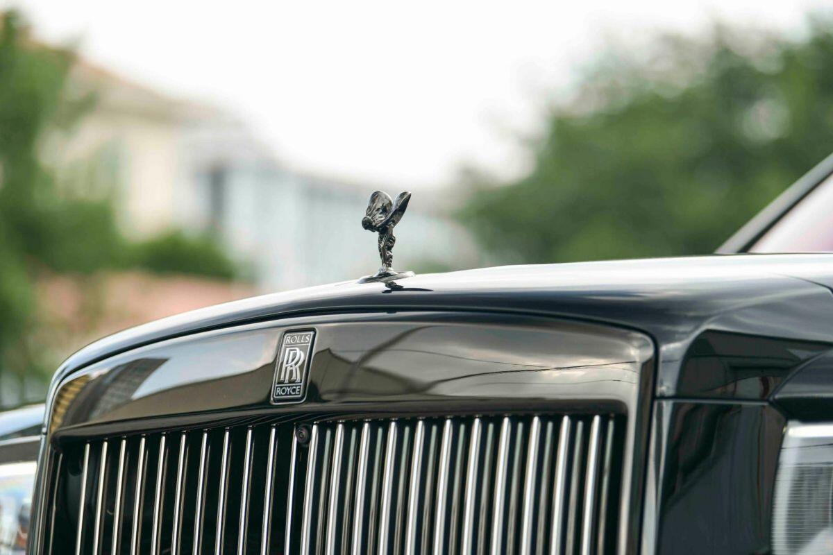 Cận cảnh Rolls-Royce Cullinan Black Badge 2024 vừa về Việt Nam