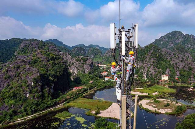 Doanh thu Viettel 6 tháng đầu năm hơn gấp đôi các nhà mạng khác cộng lại